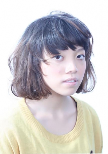 線條感蓬鬆中短髮