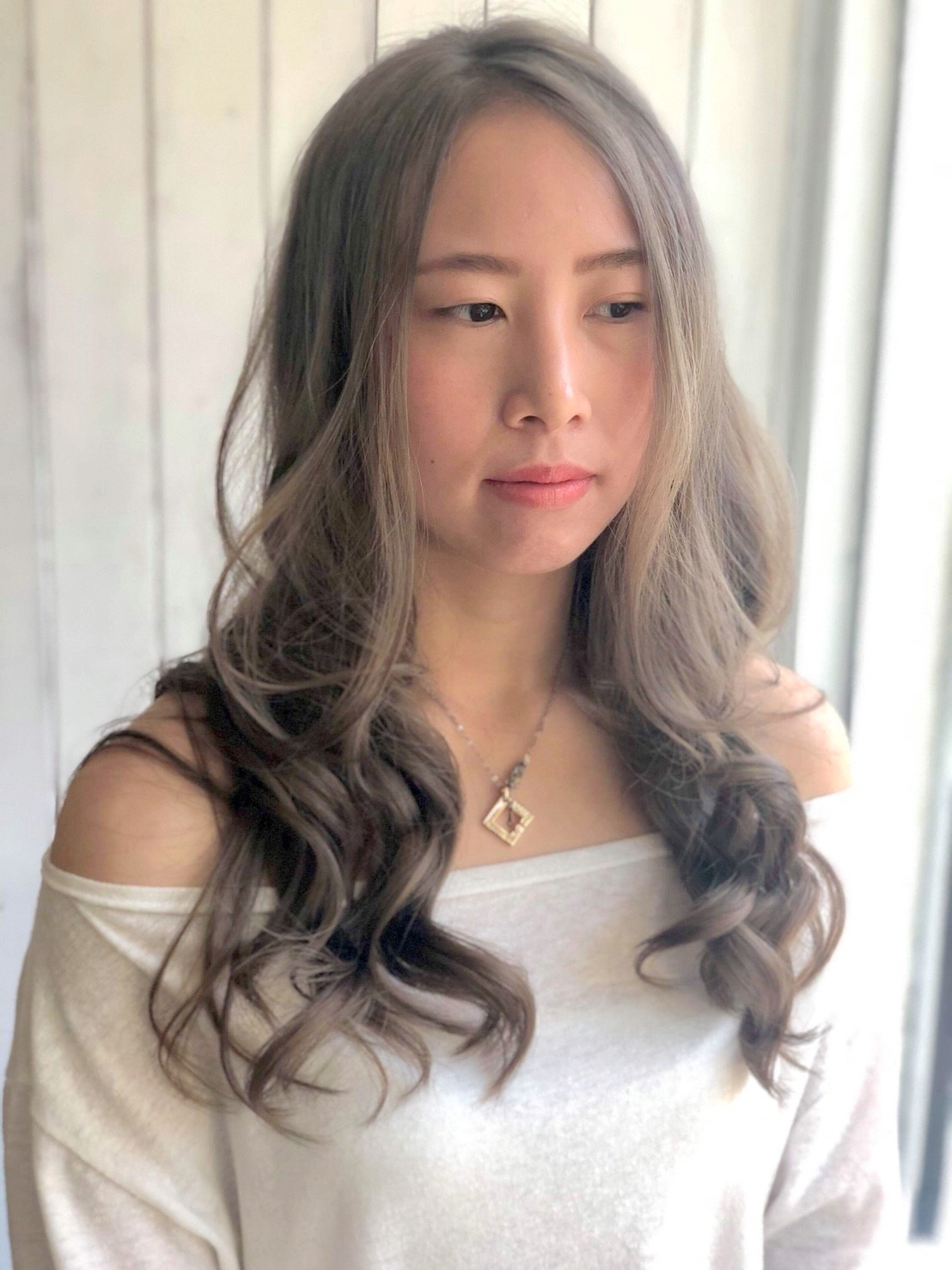 迷霧感灰金色髮色,台中染燙推薦,台中染髮推薦,台中剪髮推薦,台中燙髮推薦,台中一中剪髮推薦