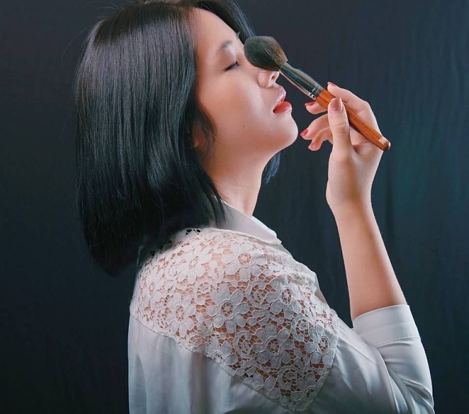 台中染髮，陽光下才能看見的髮色，低調美就是流行！