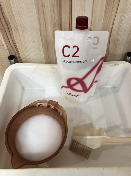 台中燙髮，縮毛矯正燙，霧感墨綠髮色,台中染髮推薦,台中剪髮推薦,台中染燙推薦,台中一中剪髮推薦