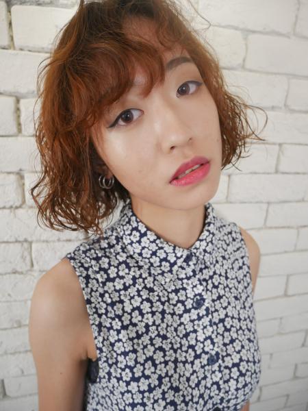 濕潤感的短捲髮燙髮｜台中染髮推薦、台中燙髮推薦、台中剪髮推薦、台中染燙推薦、台中一中染髮推薦